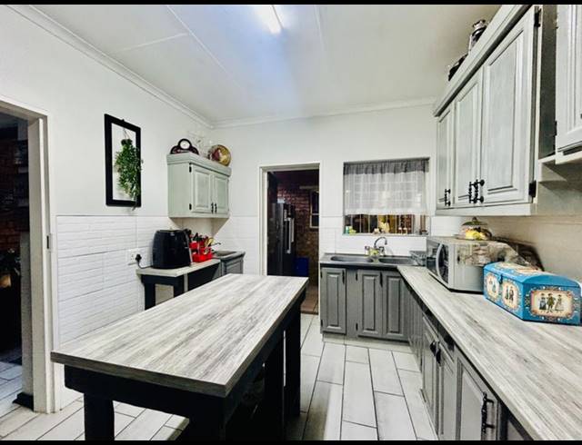 2 BEDROOM TOWNHOUSE FOR SALE IN VANDERBIJLPARK CE 1